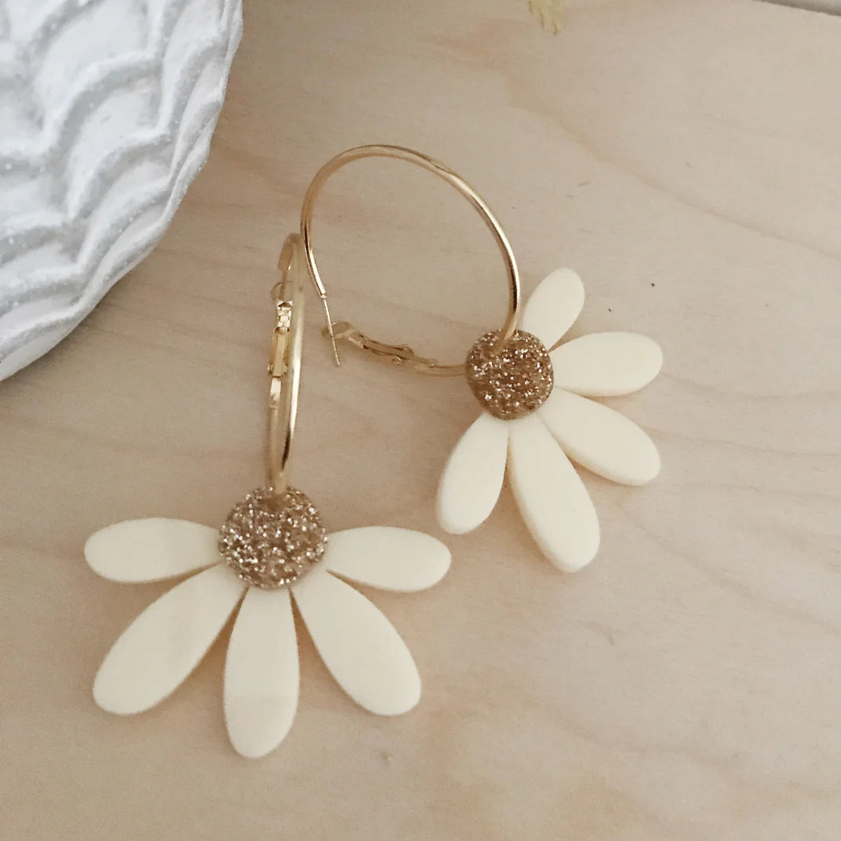 FOXIE COLECTIVE Jumbo Daisy Hoop Earrings - Cream & Gold Glitter