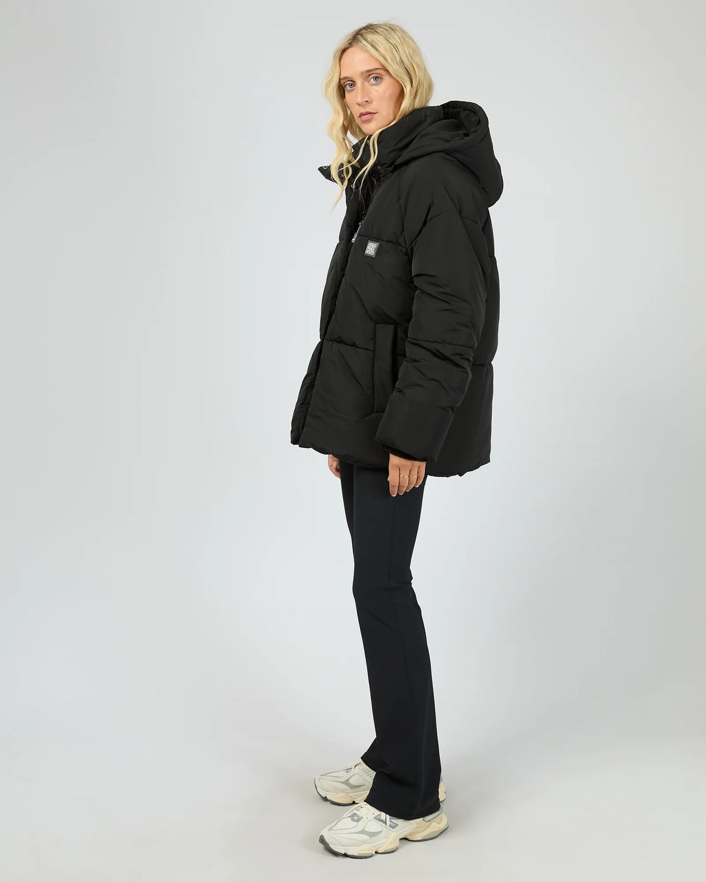 ALL ABOUT EVE Elevate Puffer Jacket - Black