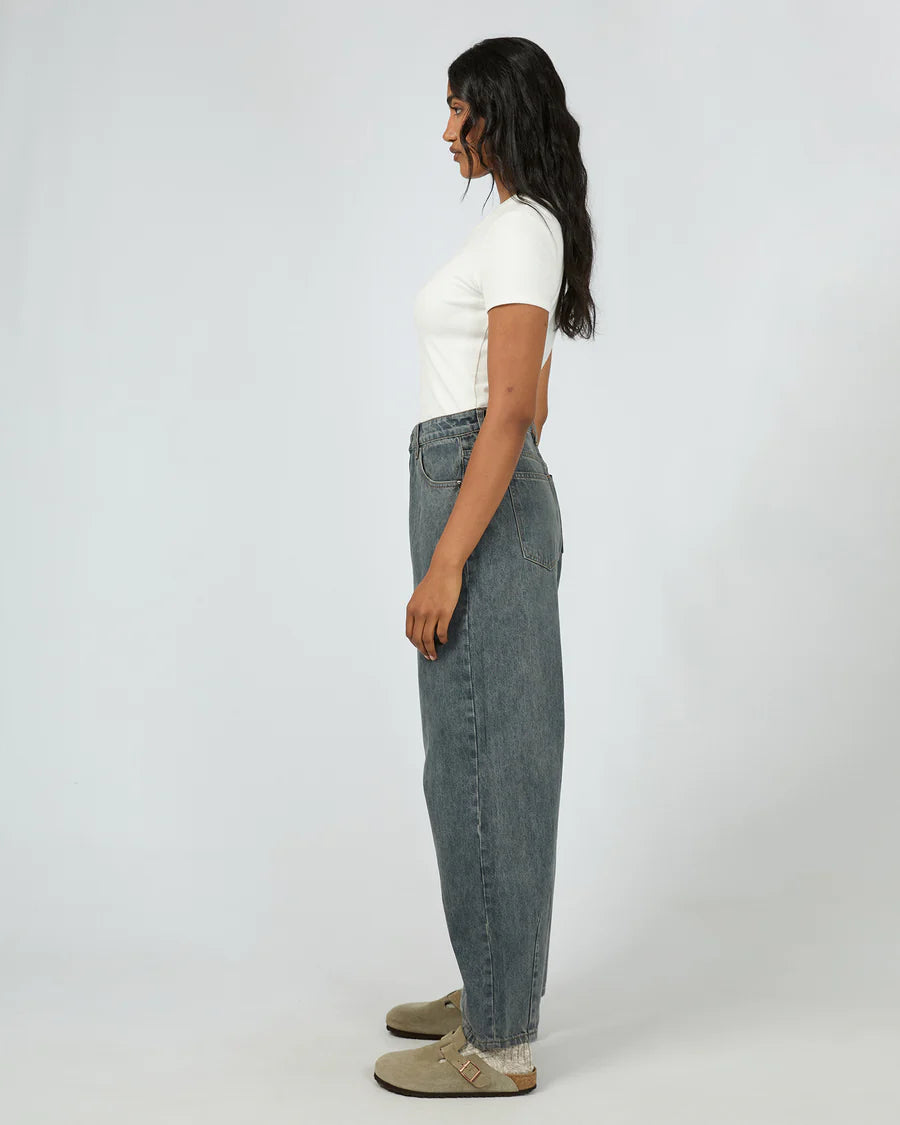 ALL ABOUT EVE Hallie Barrel Leg Jean - Slate