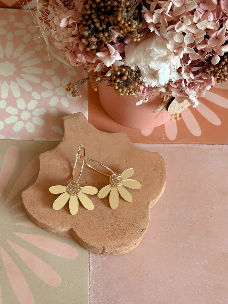 FOXIE COLECTIVE Jumbo Daisy Hoop Earrings - Gold & Gold Glitter