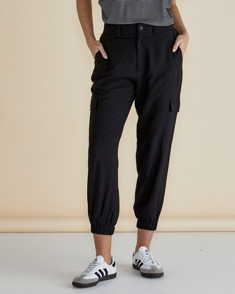 BETTY BASICS Adrianna Jogger - Black