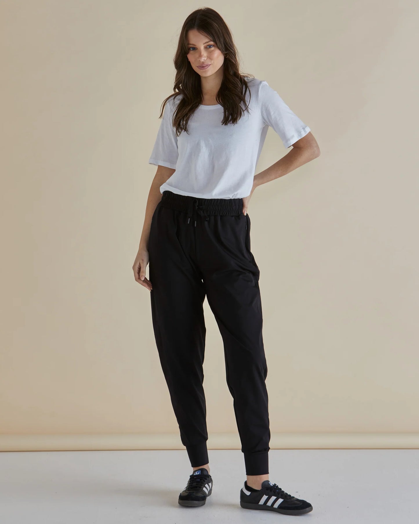 BETTY BASICS Cara Travel Jogger - Black