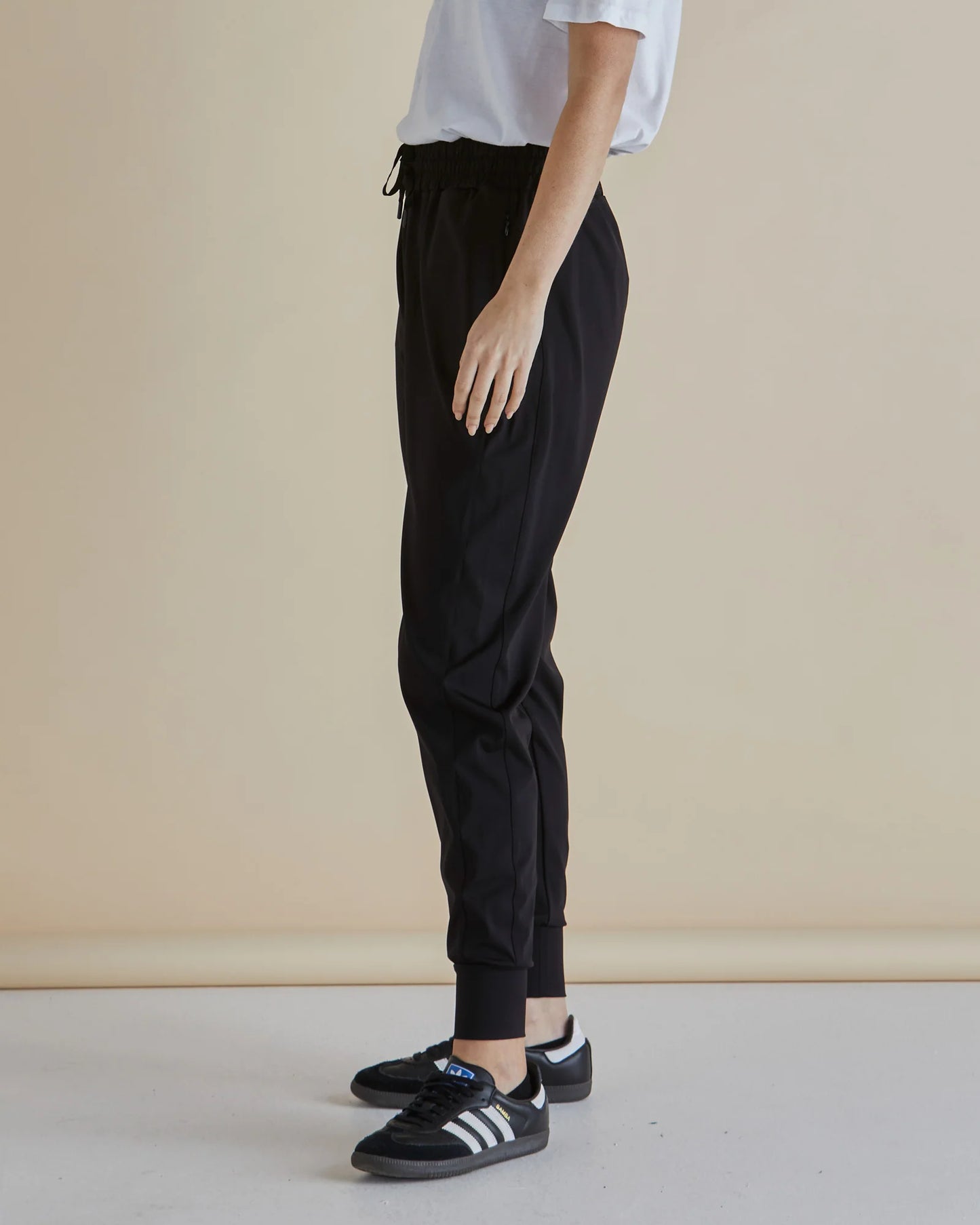 BETTY BASICS Cara Travel Jogger - Black