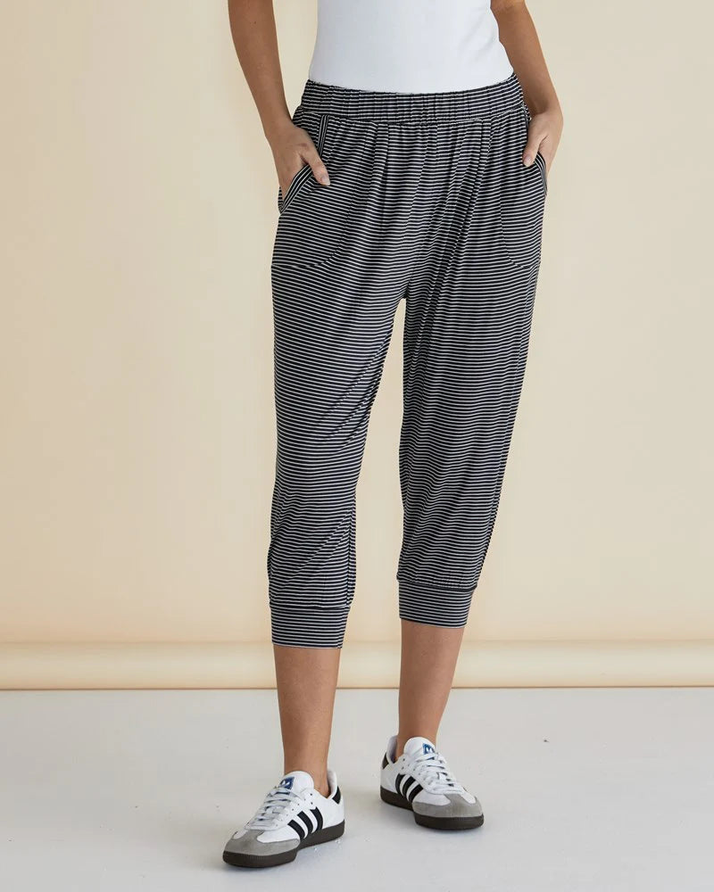 BETTY BASICS TOKYO 3/4 STRETCH PANT - Charcoal Stripe