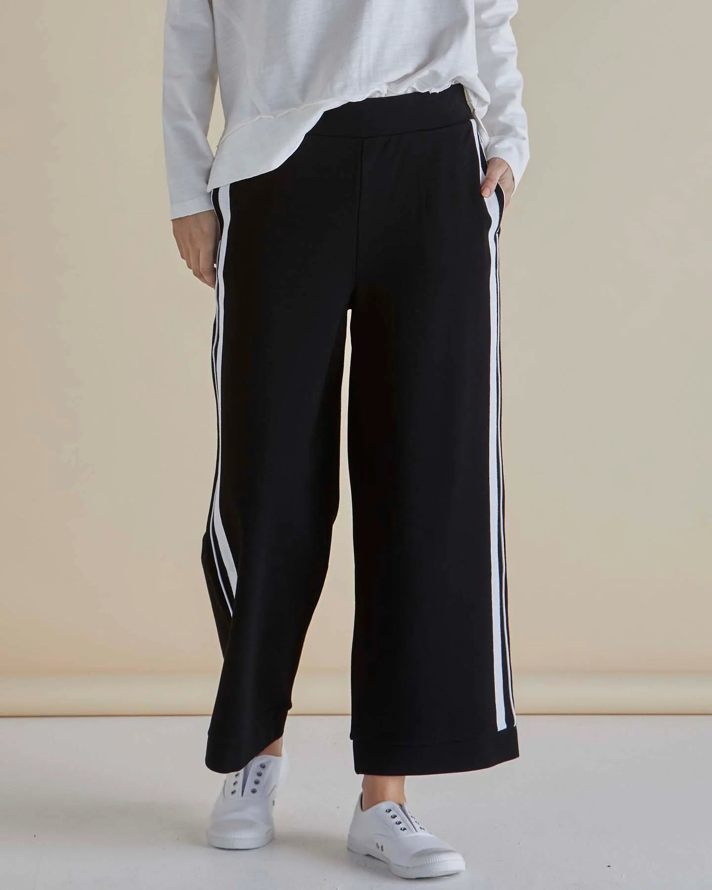 BETTY BASICS Tre's Bien Ponte Jogger - Black