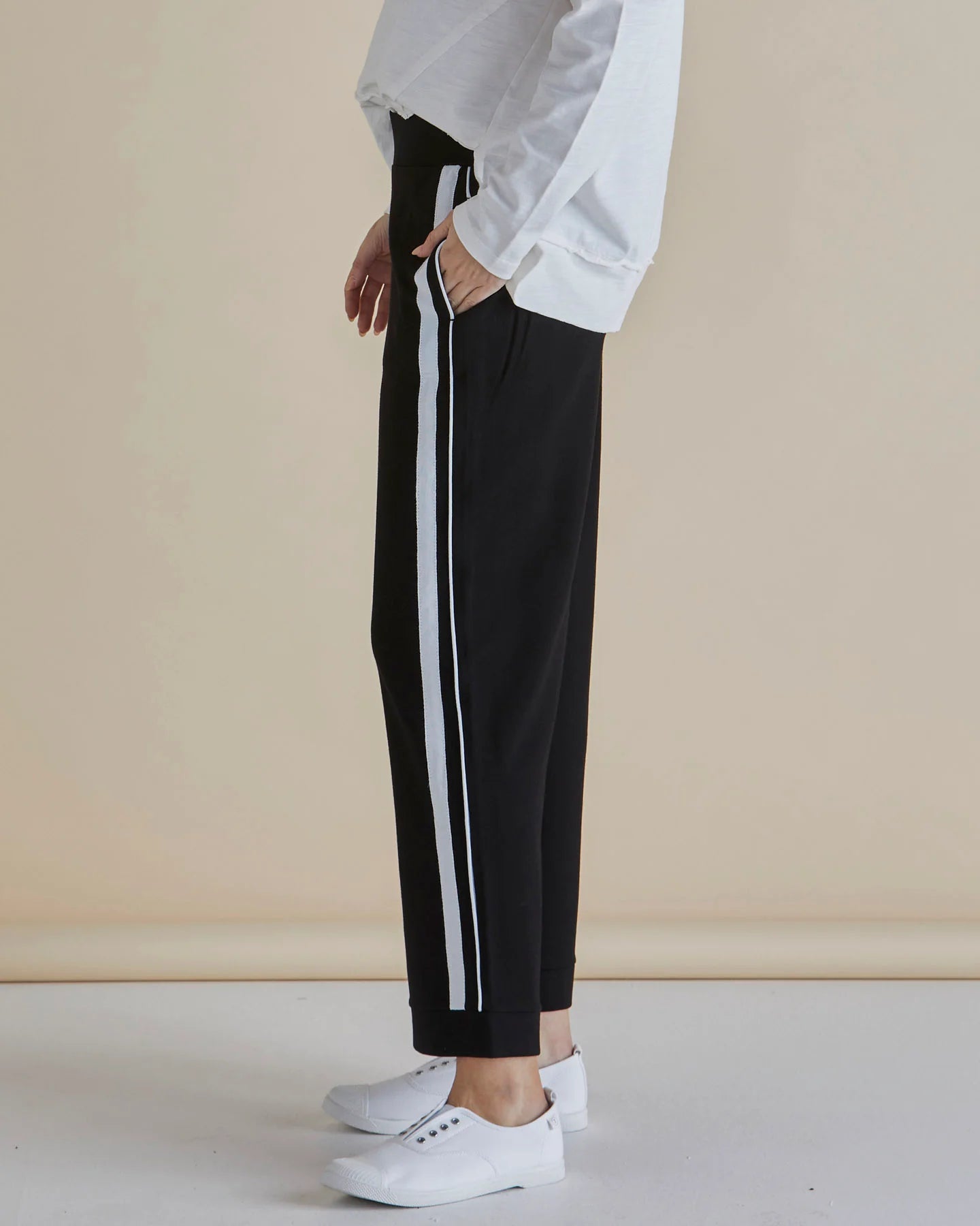 BETTY BASICS Tre's Bien Ponte Jogger - Black