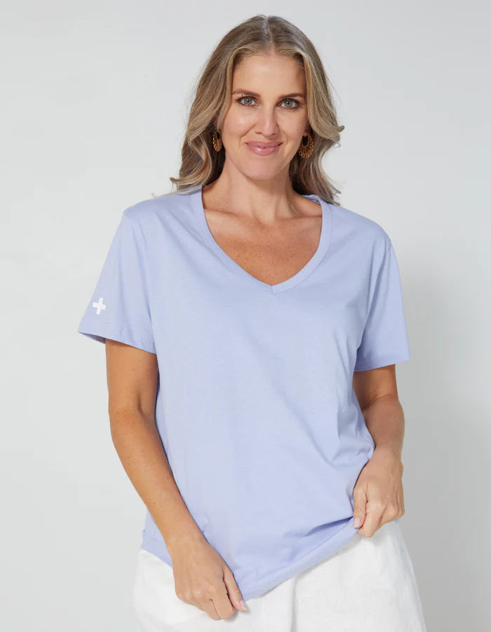 STELLA GEMMA Villa Tee V Neck Hydrangea