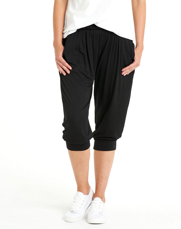 BETTY BASICS TOKYO STRETCHY 3/4 PANT - BLACK