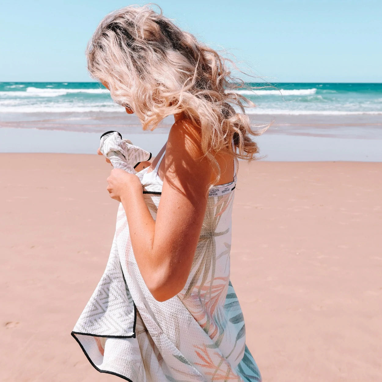 THE WHITEHAVEN - SAND FREE TOWEL (2 SIZES)