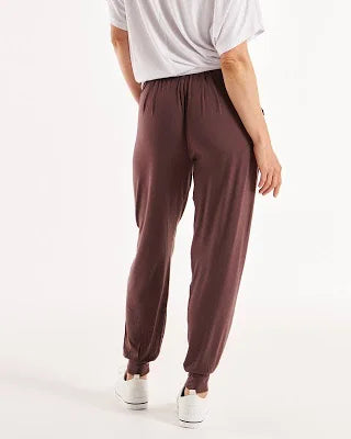 BETTY BASICS PARIS PANT - Nutmeg