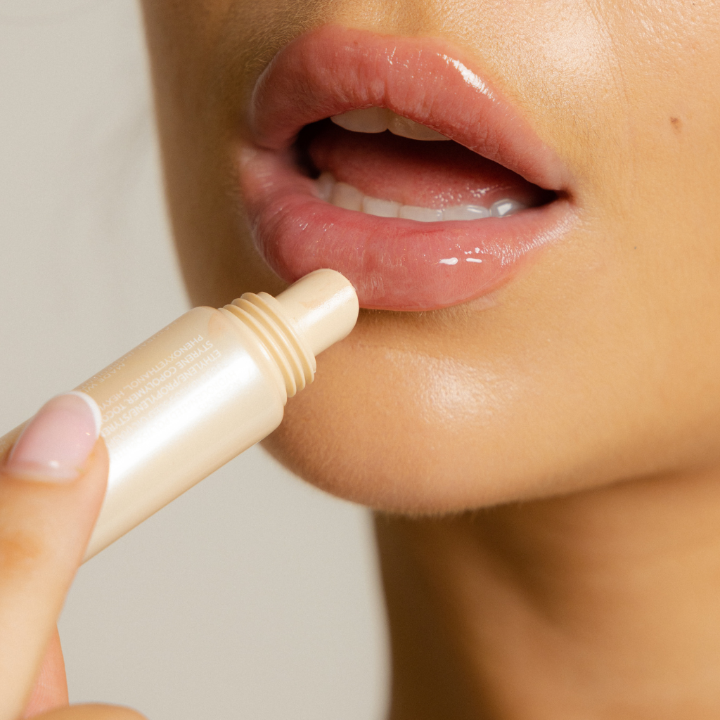 Lip Repair Oil |  Intense moisture to soothe and soften 