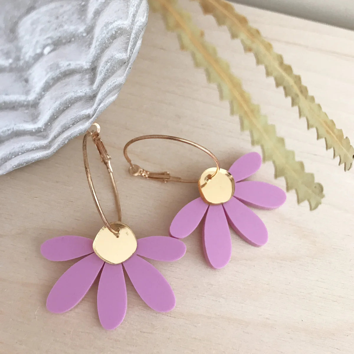 FOXIE COLECTIVE Jumbo Daisy Hoop Earrings - Lilac & Gold