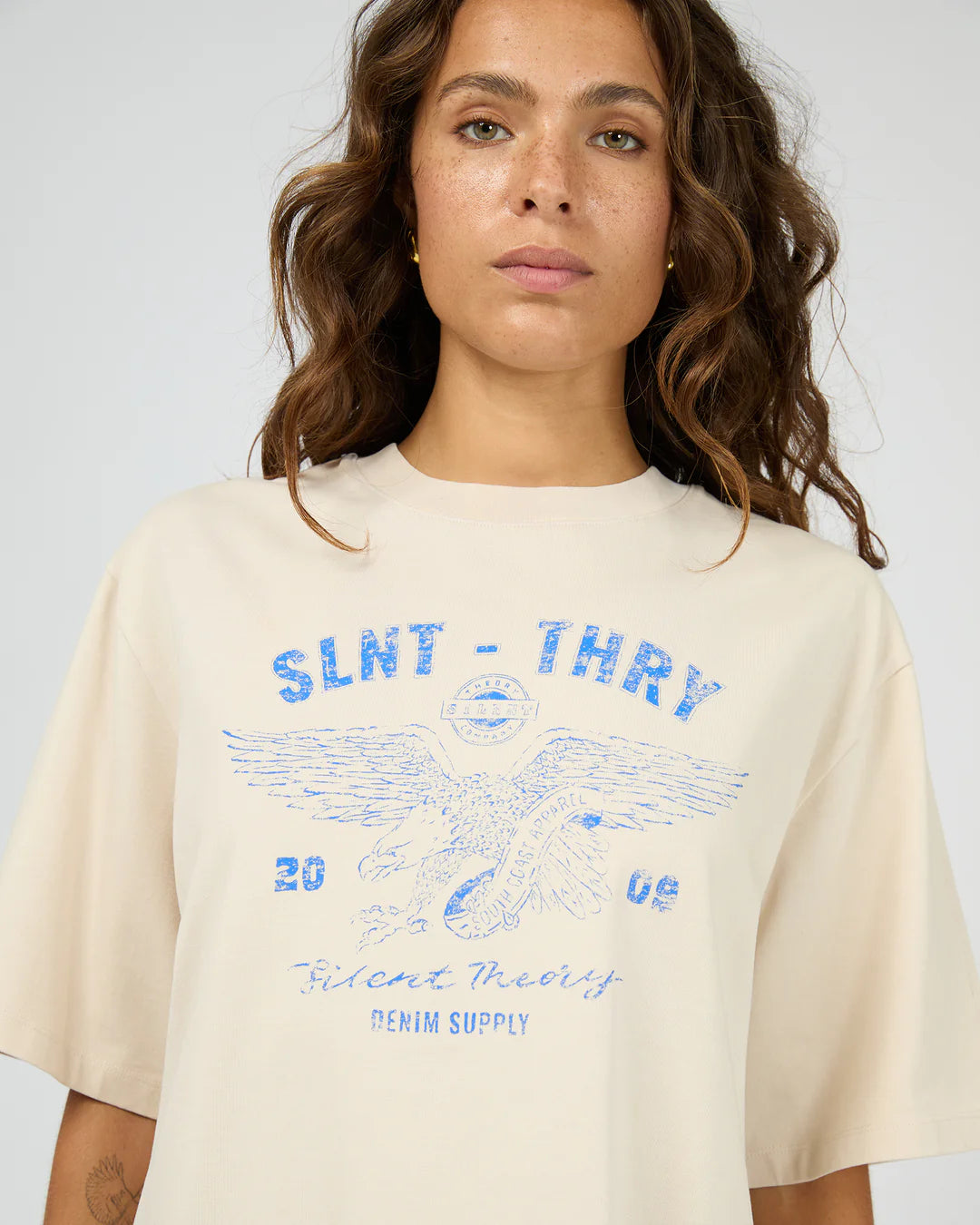 SILENT THEORY With Reason Tee - Chalk