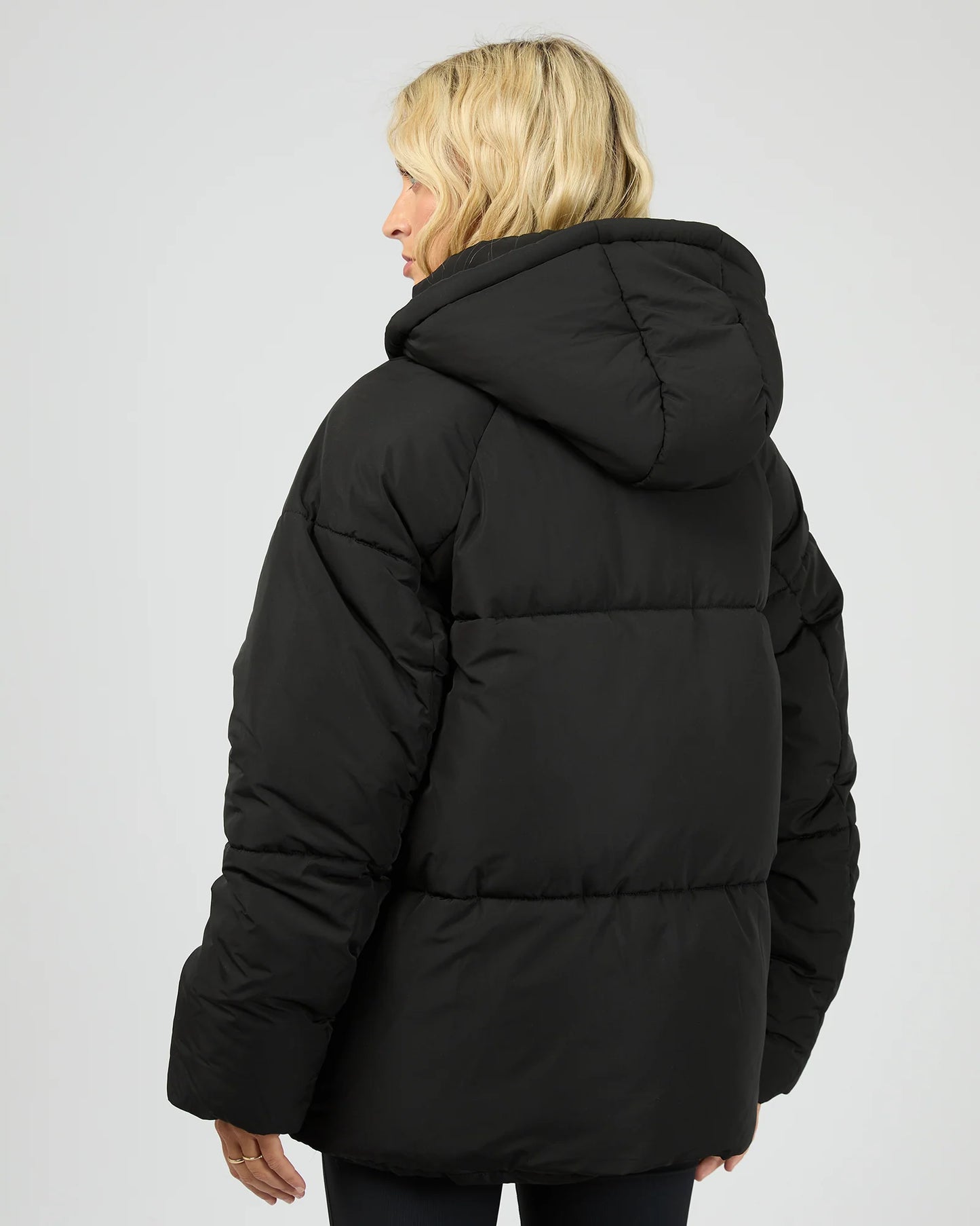 ALL ABOUT EVE Elevate Puffer Jacket - Black