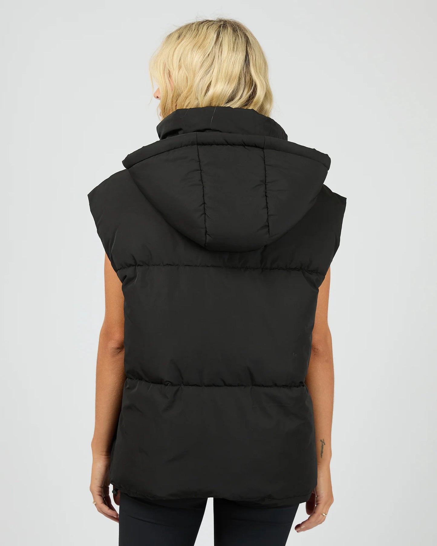 ALL ABOUT EVE Elevate Puffer Vest - Black