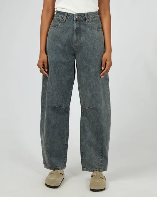 ALL ABOUT EVE Hallie Barrel Leg Jean - Slate