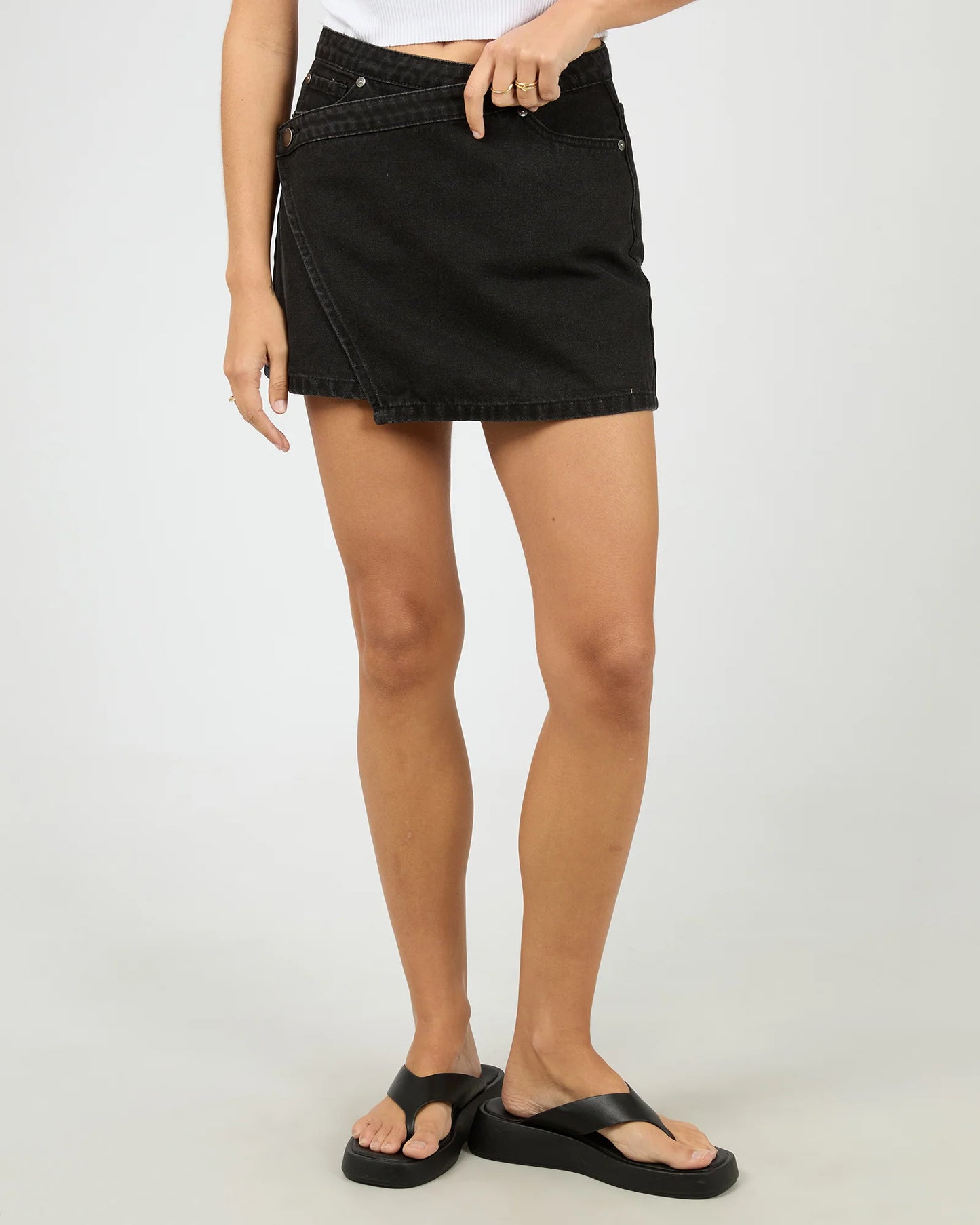ALL ABOUT EVE Lenni Mini Skort - Black