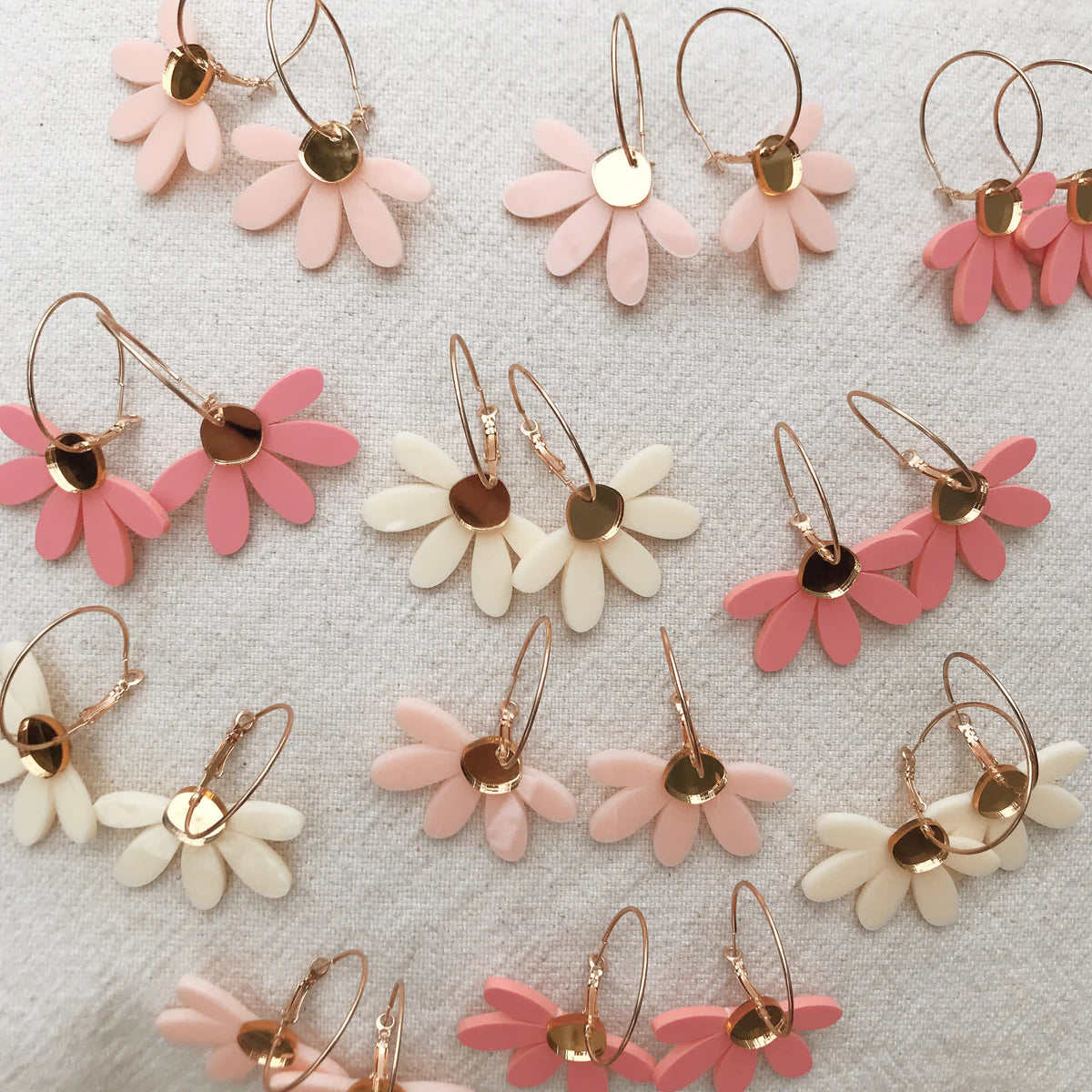 FOXIE COLECTIVE Jumbo Daisy Hoop Earrings - Pale Pink & Gold