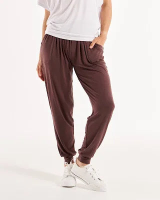 BETTY BASICS PARIS PANT - Nutmeg