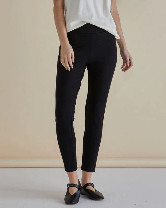 BETTY BASICS Gwen Ponte Legging - Black