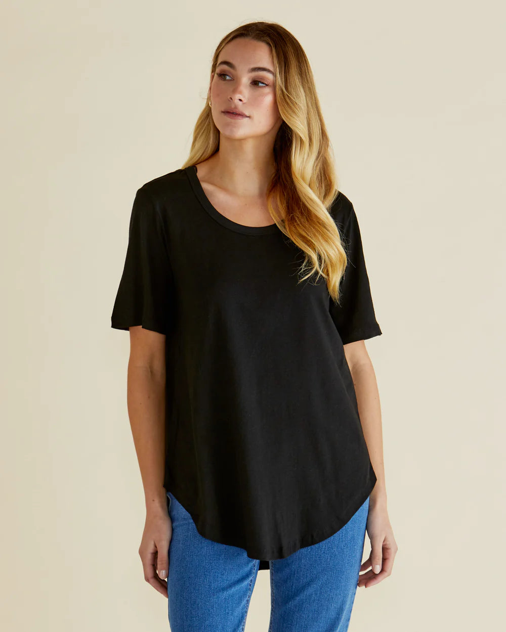 BETTY BASICS Ariana Tee - Black